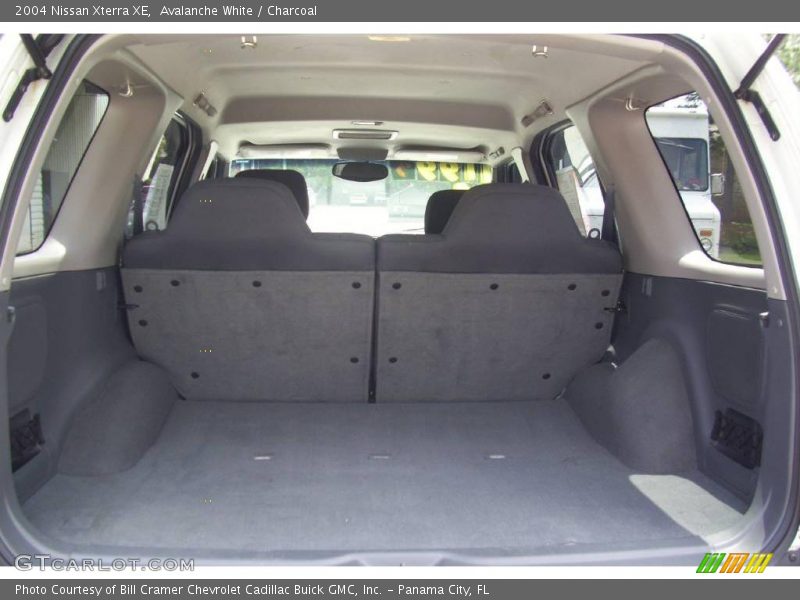 Avalanche White / Charcoal 2004 Nissan Xterra XE