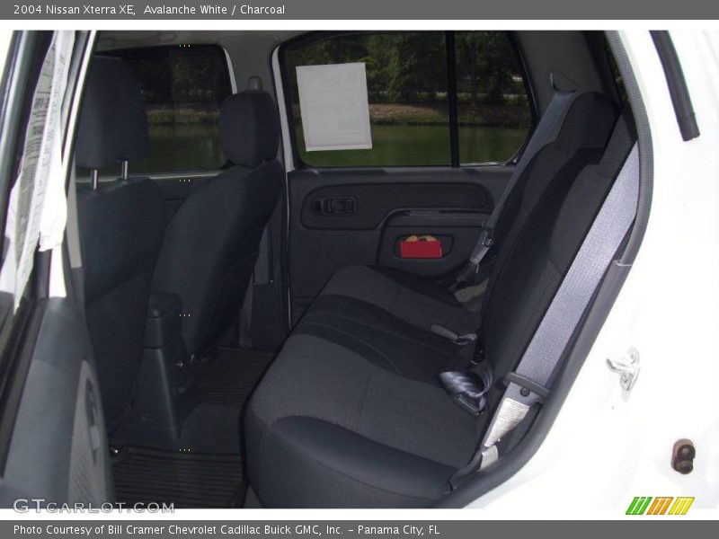 Avalanche White / Charcoal 2004 Nissan Xterra XE