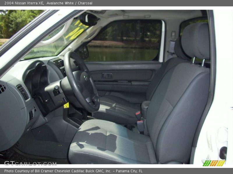 Avalanche White / Charcoal 2004 Nissan Xterra XE