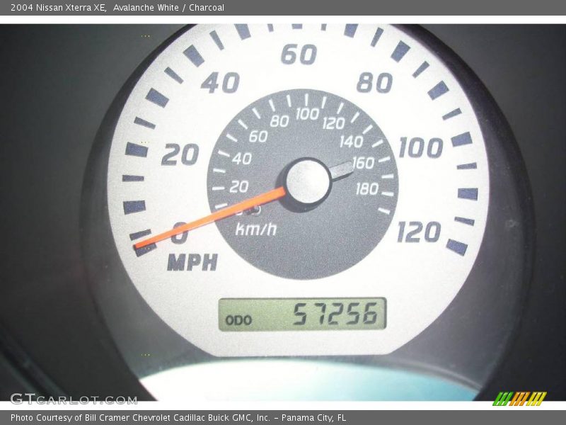 Avalanche White / Charcoal 2004 Nissan Xterra XE