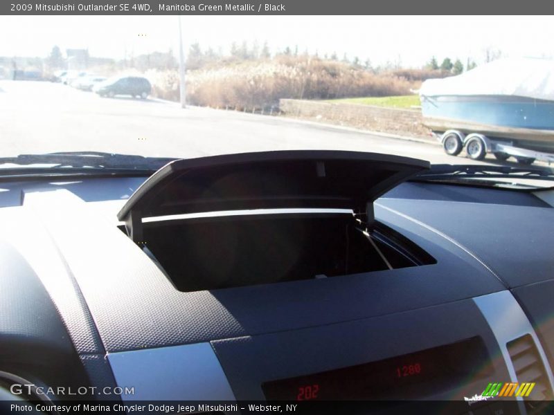 Manitoba Green Metallic / Black 2009 Mitsubishi Outlander SE 4WD