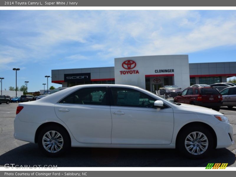 Super White / Ivory 2014 Toyota Camry L
