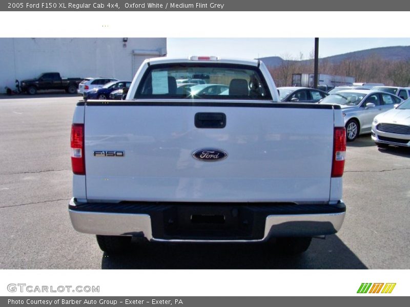 Oxford White / Medium Flint Grey 2005 Ford F150 XL Regular Cab 4x4
