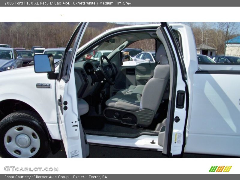 Oxford White / Medium Flint Grey 2005 Ford F150 XL Regular Cab 4x4