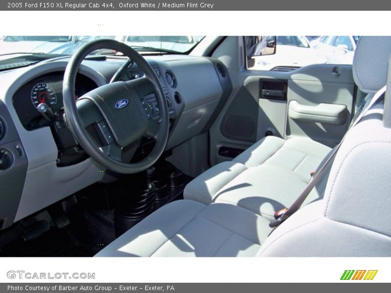Oxford White / Medium Flint Grey 2005 Ford F150 XL Regular Cab 4x4
