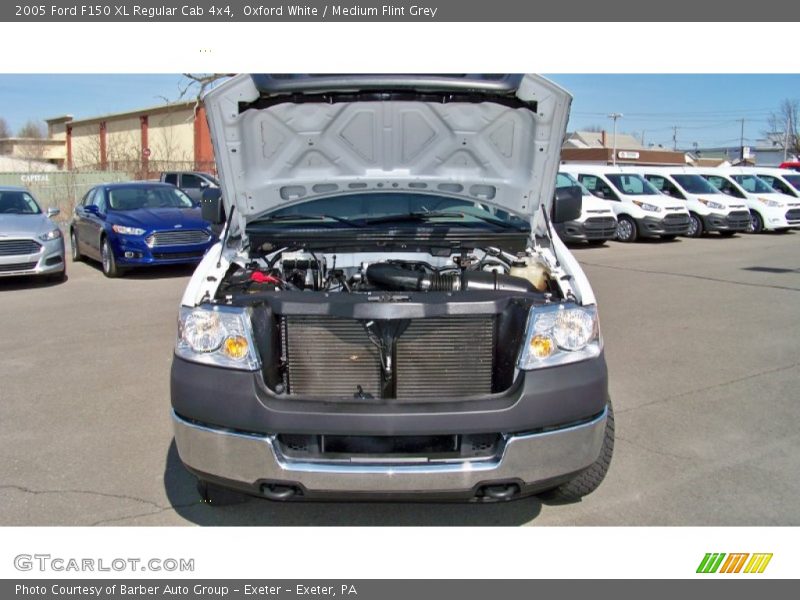 Oxford White / Medium Flint Grey 2005 Ford F150 XL Regular Cab 4x4