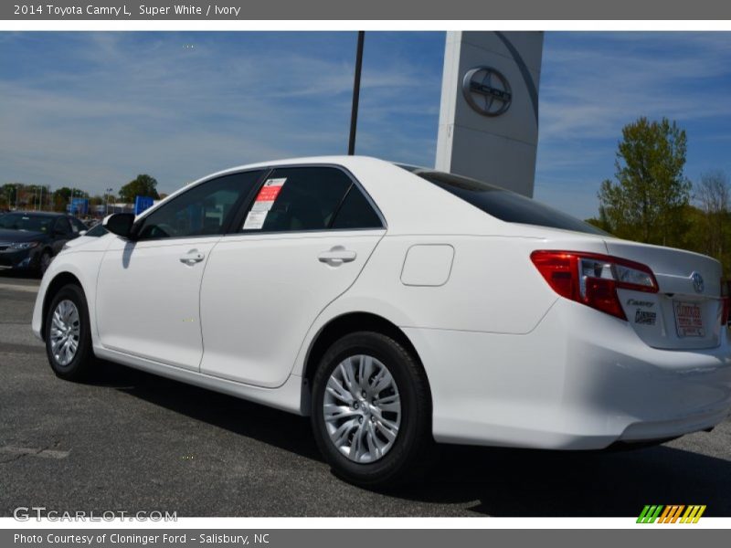 Super White / Ivory 2014 Toyota Camry L