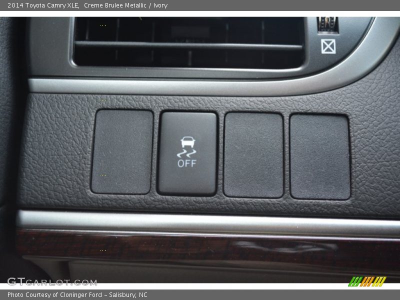 Creme Brulee Metallic / Ivory 2014 Toyota Camry XLE