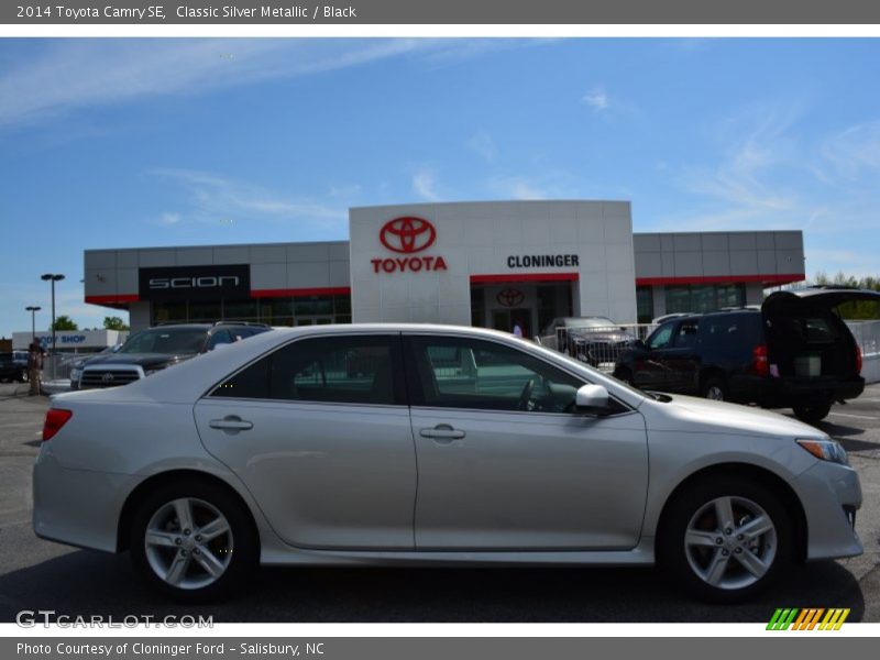 Classic Silver Metallic / Black 2014 Toyota Camry SE