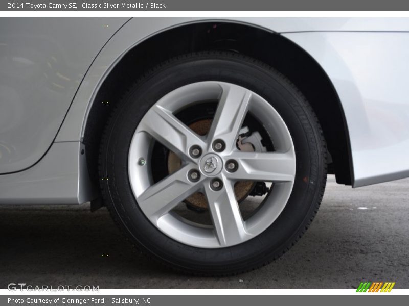 Classic Silver Metallic / Black 2014 Toyota Camry SE