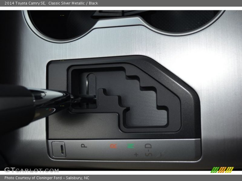 Classic Silver Metallic / Black 2014 Toyota Camry SE