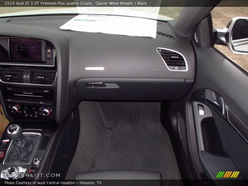 Dashboard of 2014 S5 3.0T Premium Plus quattro Coupe