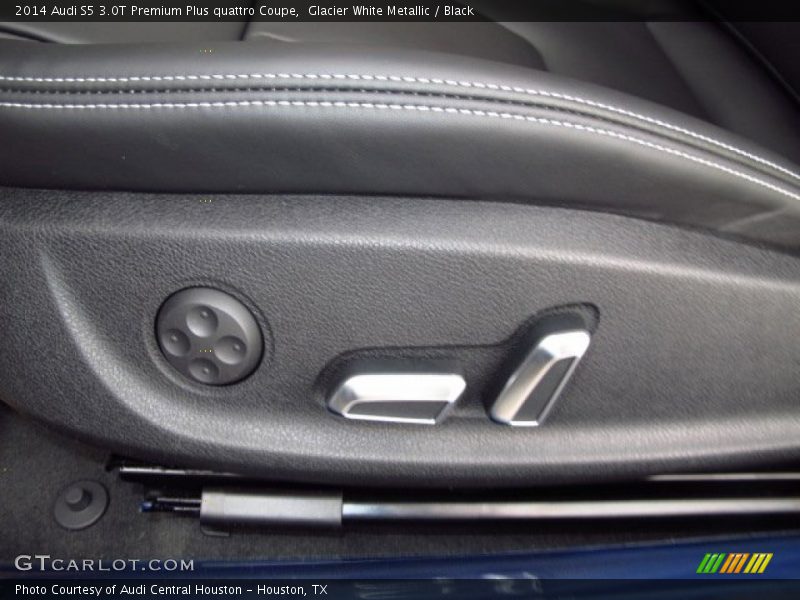 Controls of 2014 S5 3.0T Premium Plus quattro Coupe