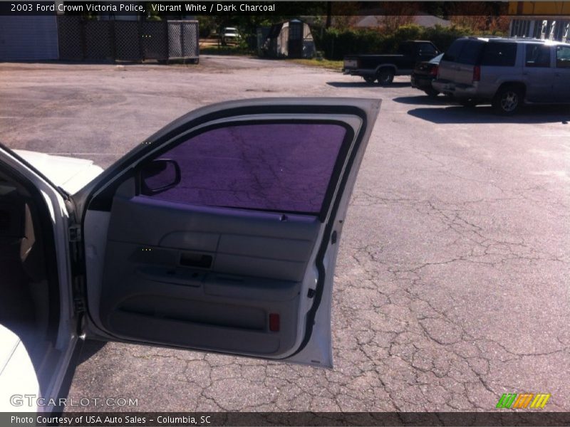 Vibrant White / Dark Charcoal 2003 Ford Crown Victoria Police