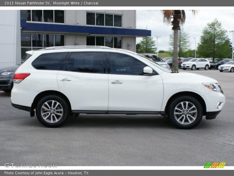 Moonlight White / Charcoal 2013 Nissan Pathfinder SV