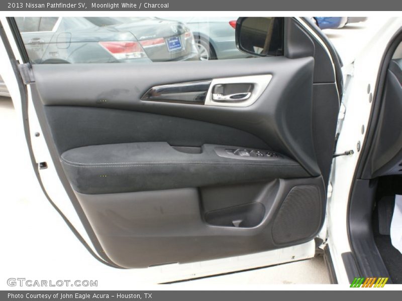 Moonlight White / Charcoal 2013 Nissan Pathfinder SV