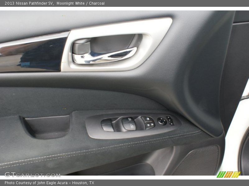 Moonlight White / Charcoal 2013 Nissan Pathfinder SV