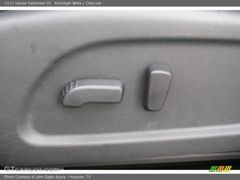Moonlight White / Charcoal 2013 Nissan Pathfinder SV