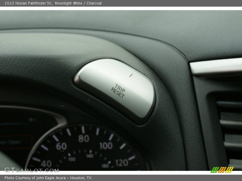 Moonlight White / Charcoal 2013 Nissan Pathfinder SV
