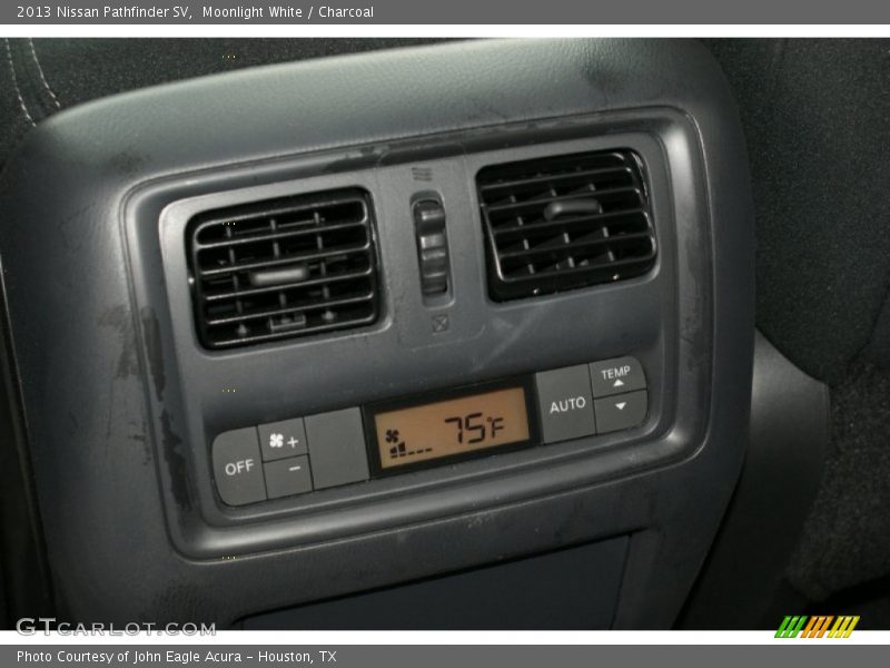 Moonlight White / Charcoal 2013 Nissan Pathfinder SV