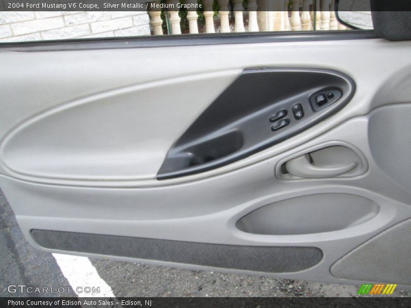 Silver Metallic / Medium Graphite 2004 Ford Mustang V6 Coupe