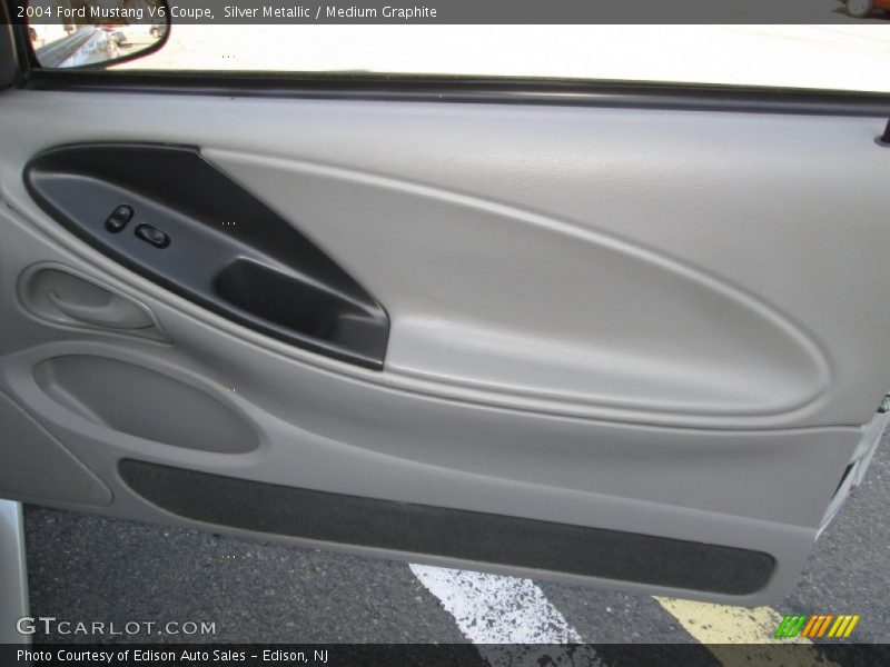 Silver Metallic / Medium Graphite 2004 Ford Mustang V6 Coupe