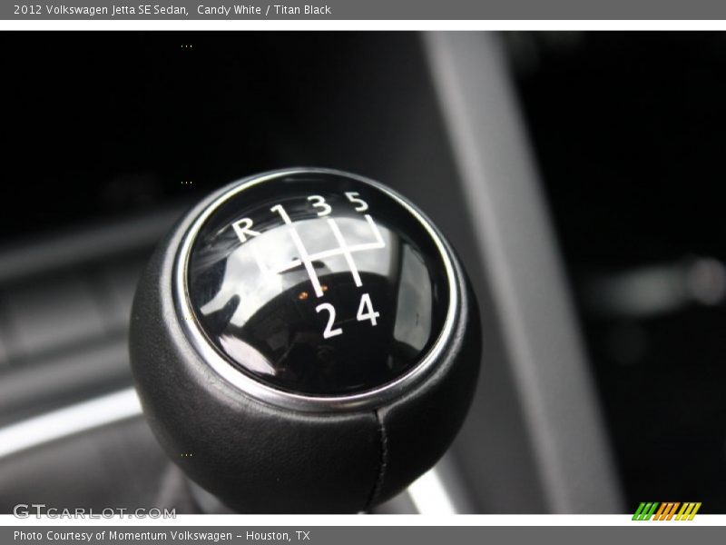 Candy White / Titan Black 2012 Volkswagen Jetta SE Sedan