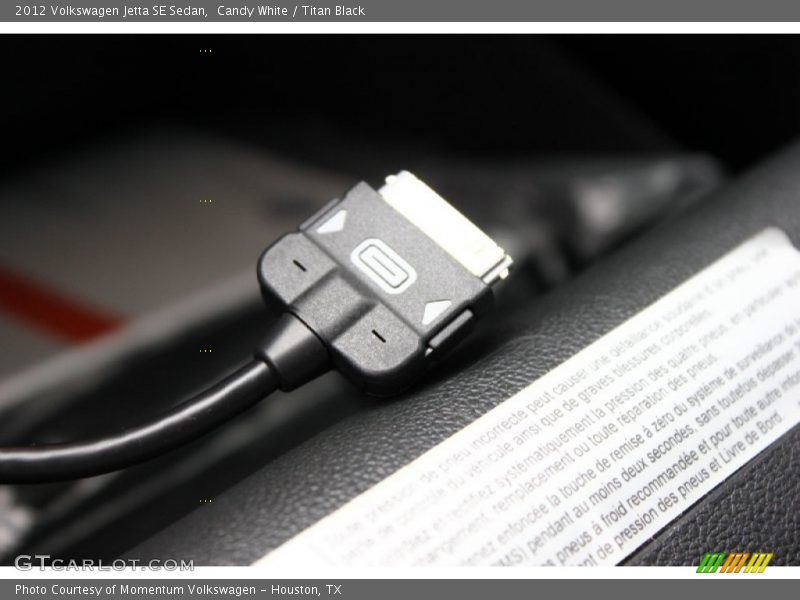 Candy White / Titan Black 2012 Volkswagen Jetta SE Sedan
