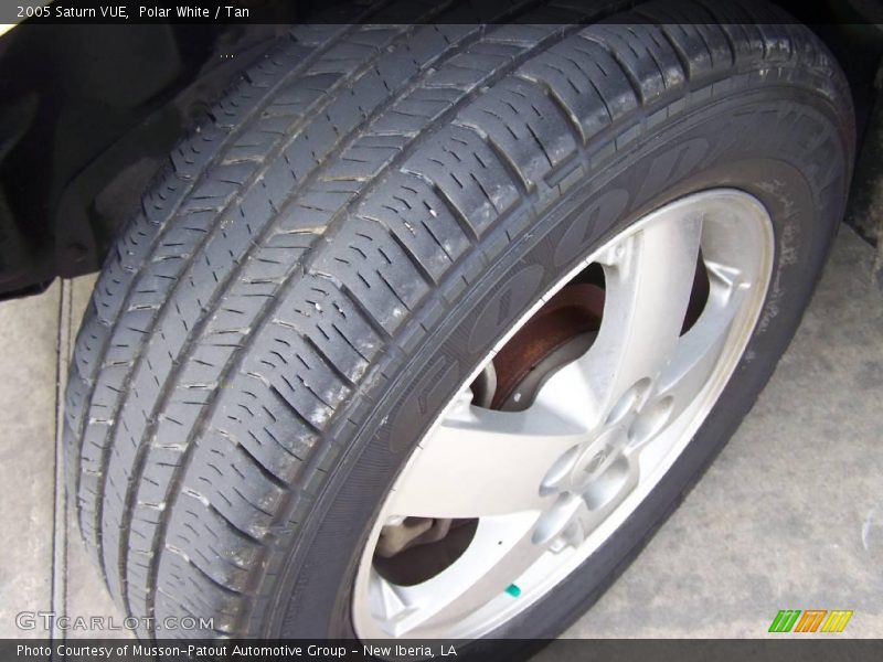 Polar White / Tan 2005 Saturn VUE