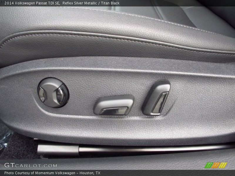 Reflex Silver Metallic / Titan Black 2014 Volkswagen Passat TDI SE