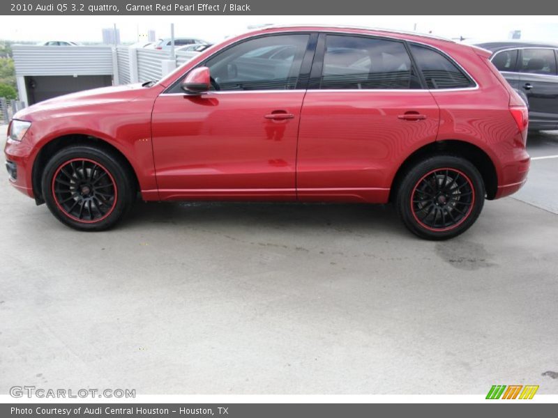 Garnet Red Pearl Effect / Black 2010 Audi Q5 3.2 quattro