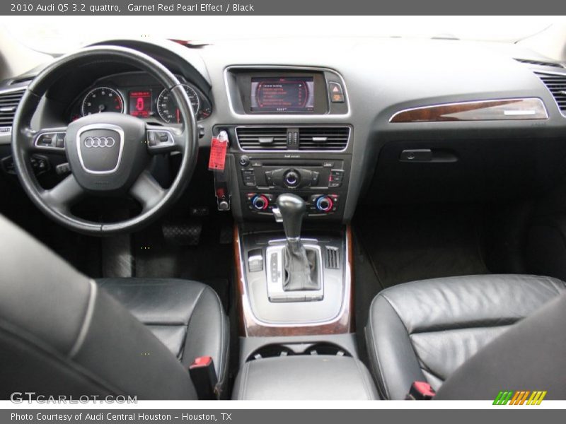 Garnet Red Pearl Effect / Black 2010 Audi Q5 3.2 quattro