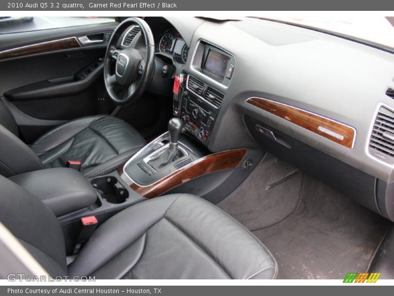 Garnet Red Pearl Effect / Black 2010 Audi Q5 3.2 quattro