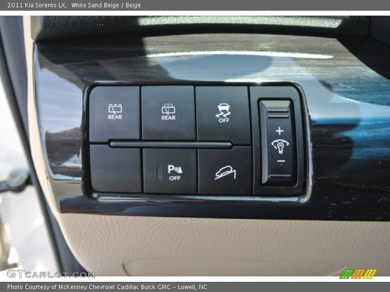 White Sand Beige / Beige 2011 Kia Sorento LX