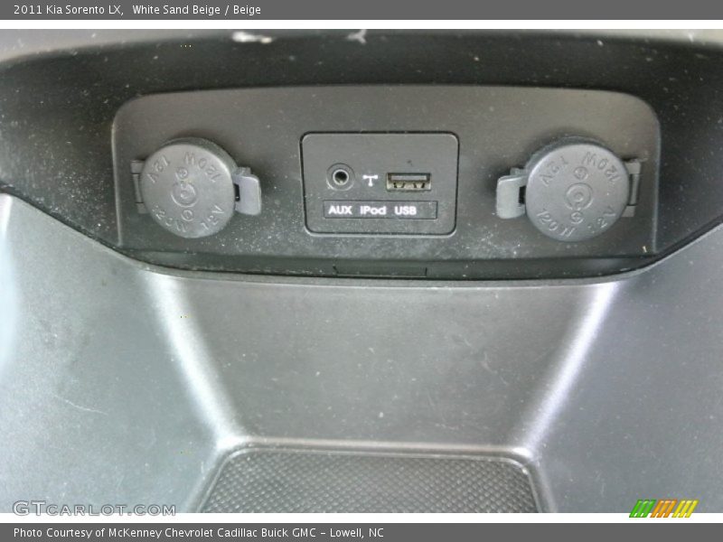 White Sand Beige / Beige 2011 Kia Sorento LX