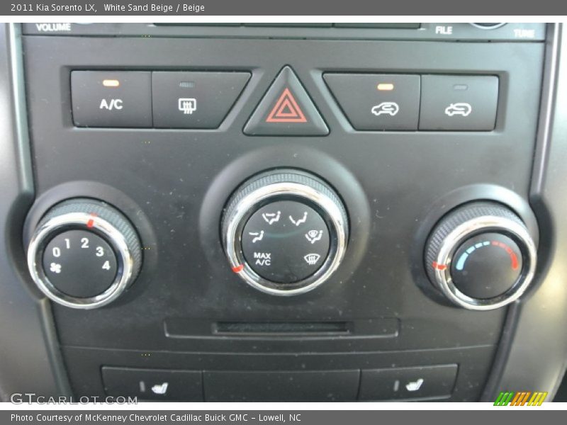 White Sand Beige / Beige 2011 Kia Sorento LX
