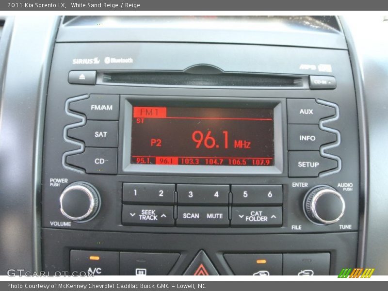 White Sand Beige / Beige 2011 Kia Sorento LX