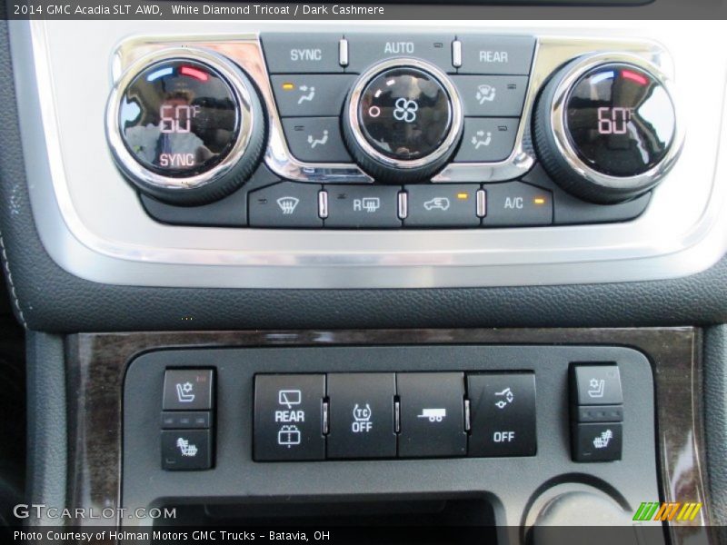 Controls of 2014 Acadia SLT AWD