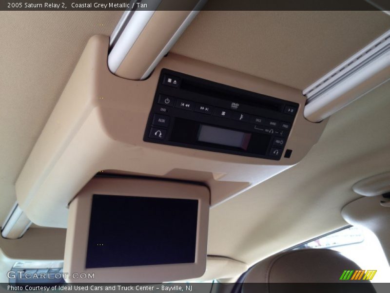 Coastal Grey Metallic / Tan 2005 Saturn Relay 2