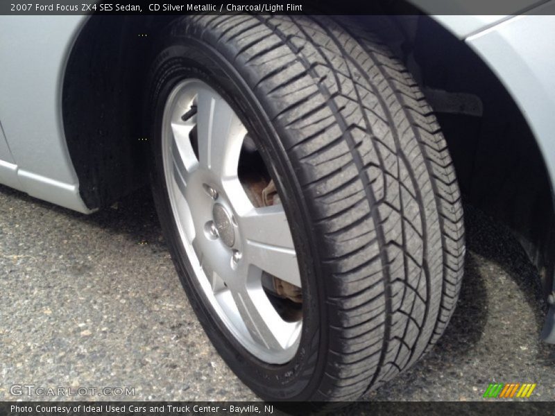 CD Silver Metallic / Charcoal/Light Flint 2007 Ford Focus ZX4 SES Sedan