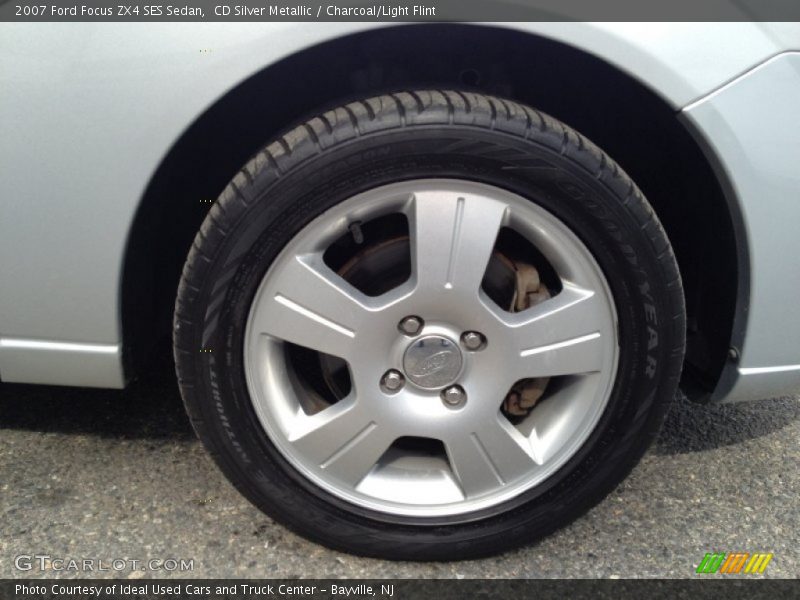 CD Silver Metallic / Charcoal/Light Flint 2007 Ford Focus ZX4 SES Sedan