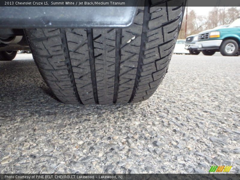 Summit White / Jet Black/Medium Titanium 2013 Chevrolet Cruze LS