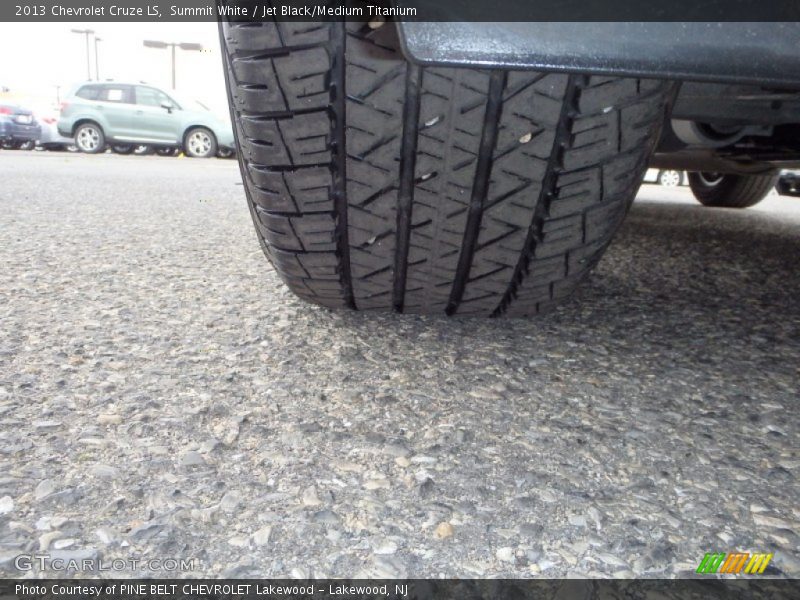 Summit White / Jet Black/Medium Titanium 2013 Chevrolet Cruze LS