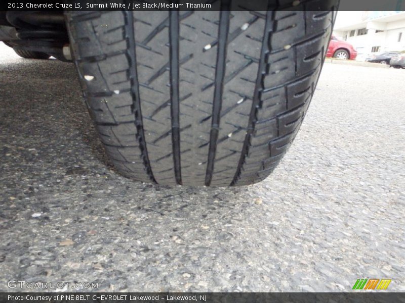 Summit White / Jet Black/Medium Titanium 2013 Chevrolet Cruze LS