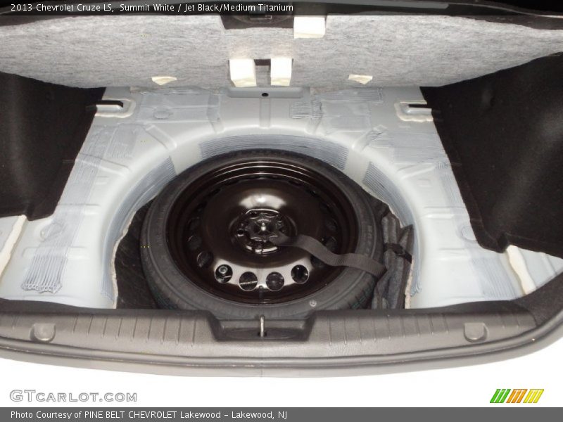 Summit White / Jet Black/Medium Titanium 2013 Chevrolet Cruze LS