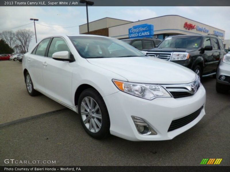 Super White / Ash 2013 Toyota Camry XLE