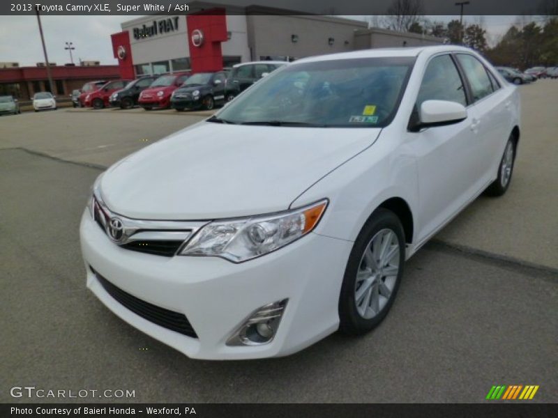 Super White / Ash 2013 Toyota Camry XLE