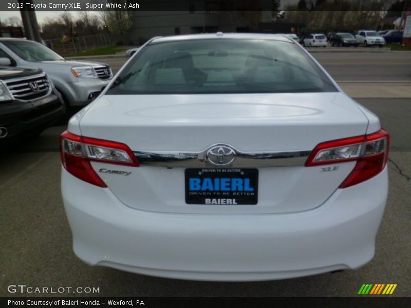 Super White / Ash 2013 Toyota Camry XLE