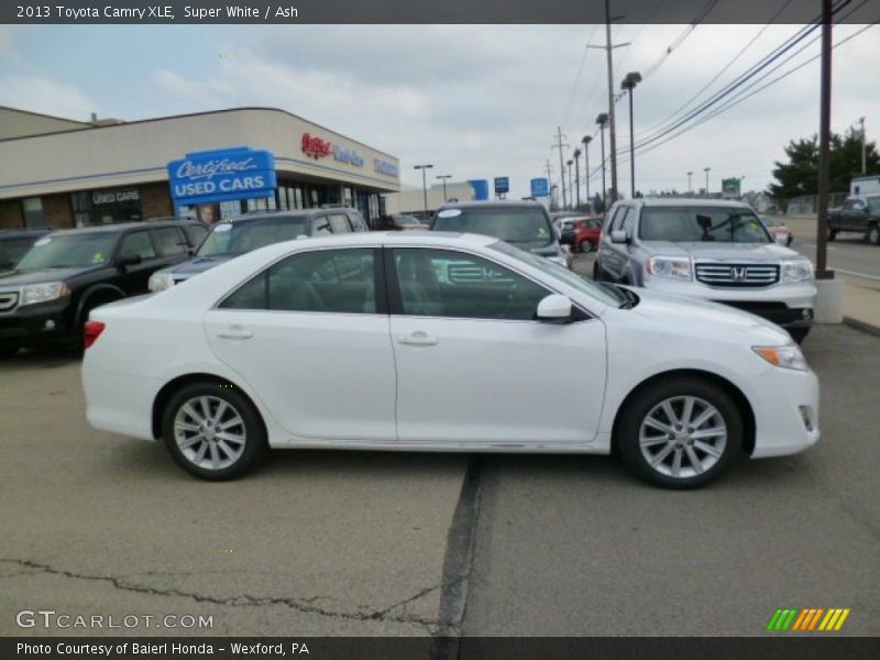 Super White / Ash 2013 Toyota Camry XLE