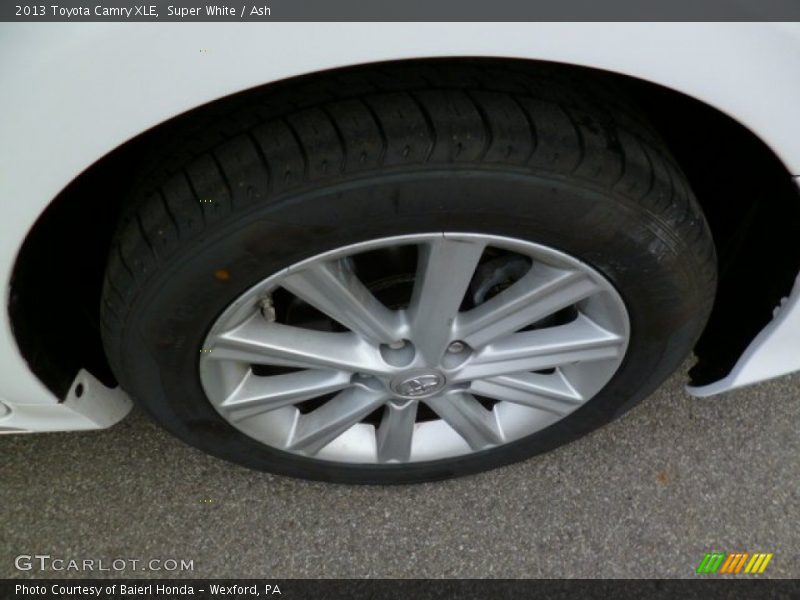 Super White / Ash 2013 Toyota Camry XLE